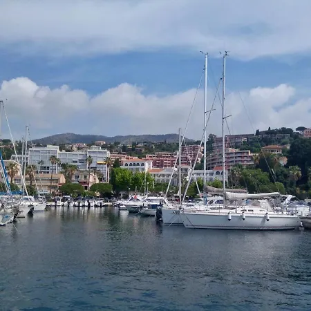 Studio Climatise Avec Terrasse Et Parking A 350m De La Plage - Fr-1-251-306 * Le Lavandou